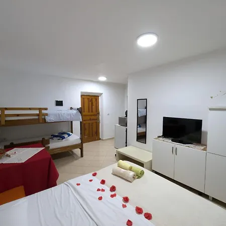 Zhizelle Xhamllik'Apartment Tirana Exterior photo