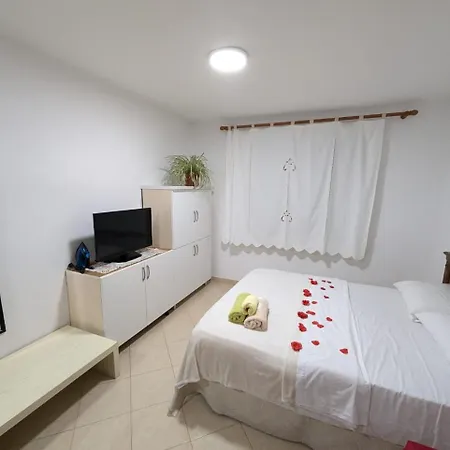 Zhizelle Xhamllik'Apartment Tirana Exterior photo