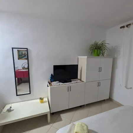 Zhizelle Xhamllik'Apartment Tirana Exterior photo