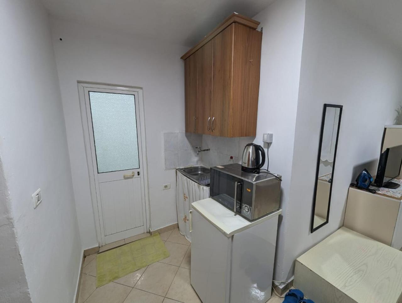 Zhizelle Xhamllik'apartment Appartamento Tirana